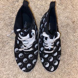 🌸2 for $20🌸Yin and yang black sneakers